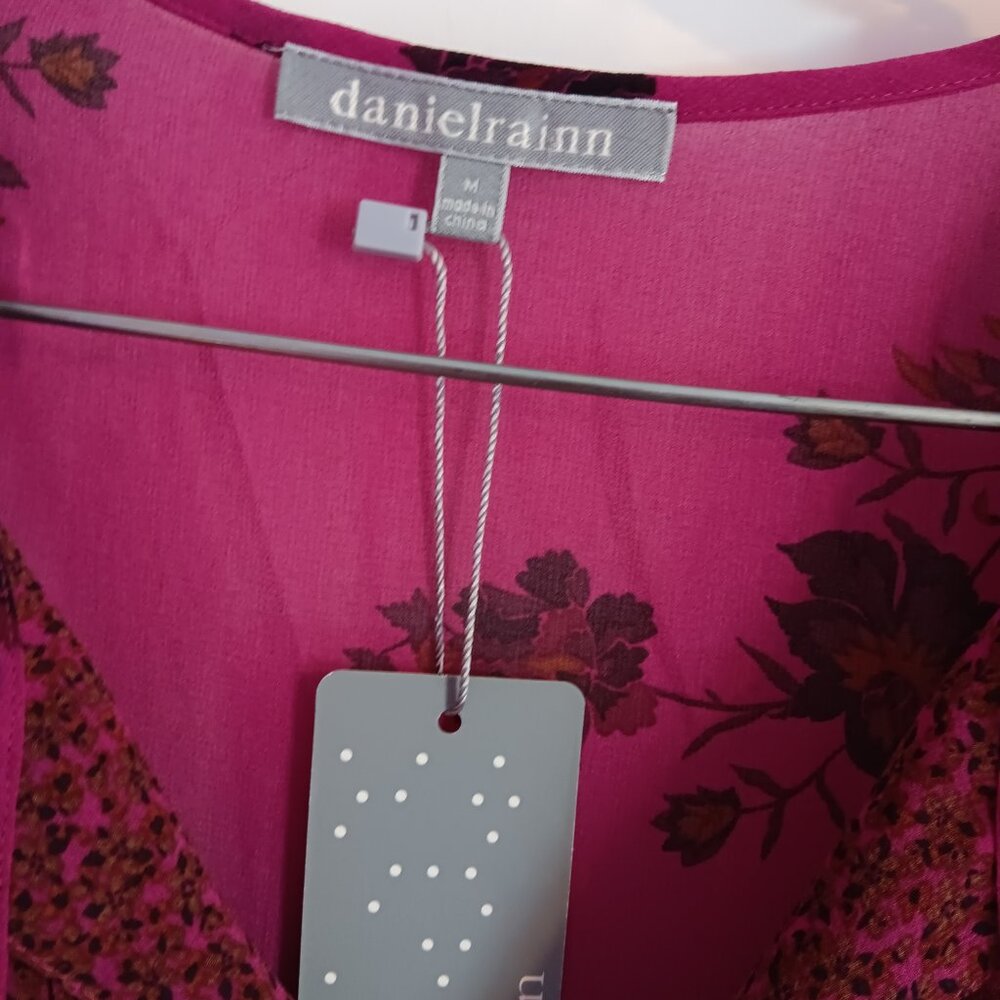 Daniel Rainn Women's Size Medium Boho Magenta and Black Pull Over Top NWT - Picture 7 of 7